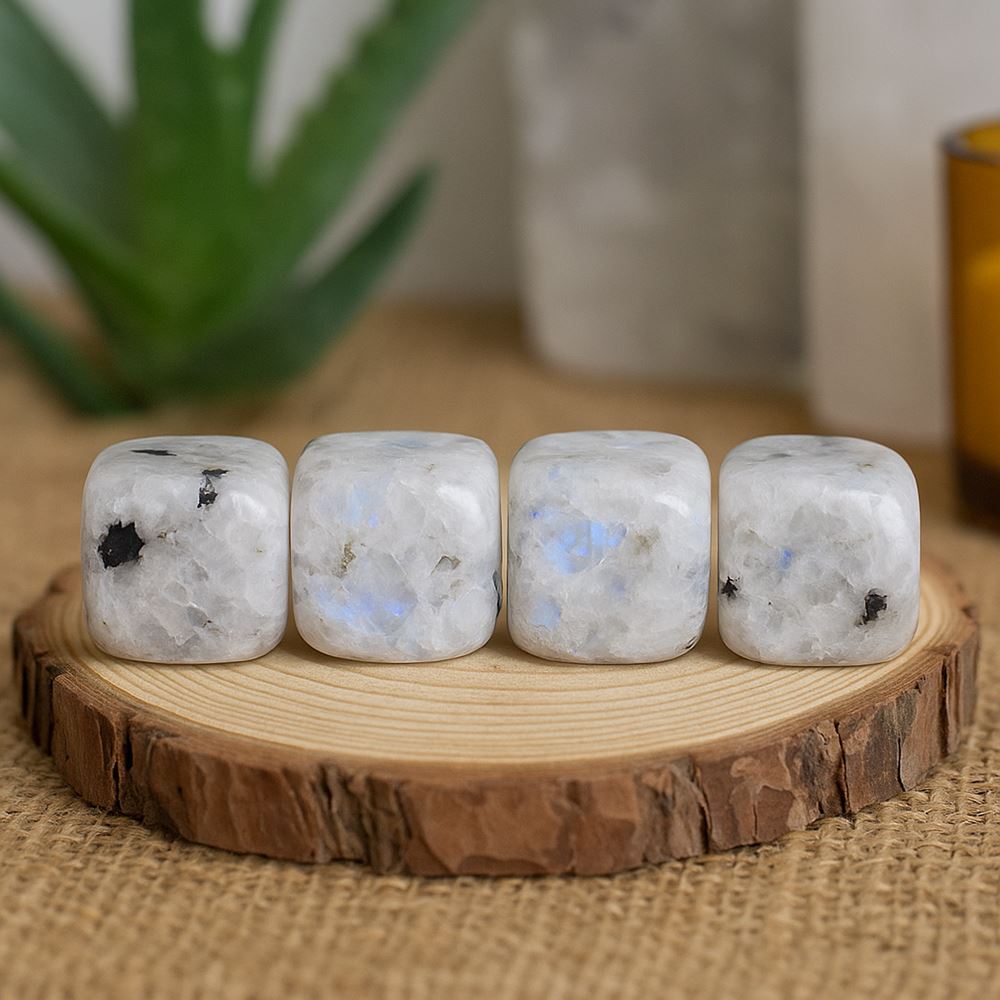 Crystal Cube, 2-2.5cm, Rainbow Moonstone
