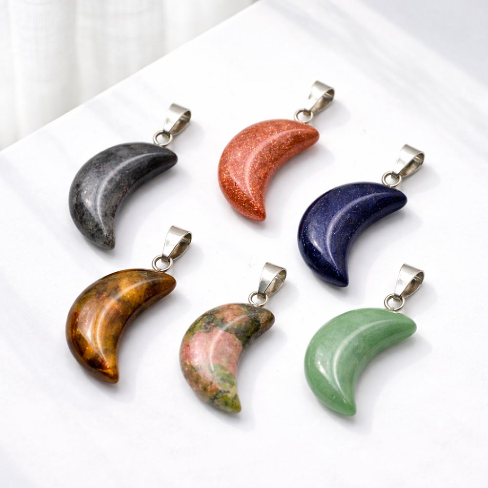 Crescent Moon Pendant, 2.4x1.4cm