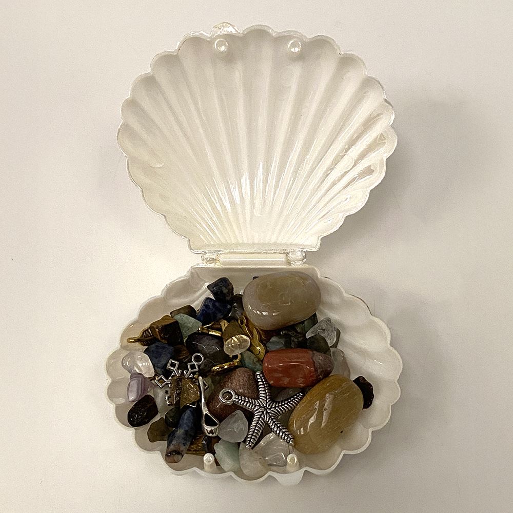 Clam Shell Ornament Box, 9x7x4cm